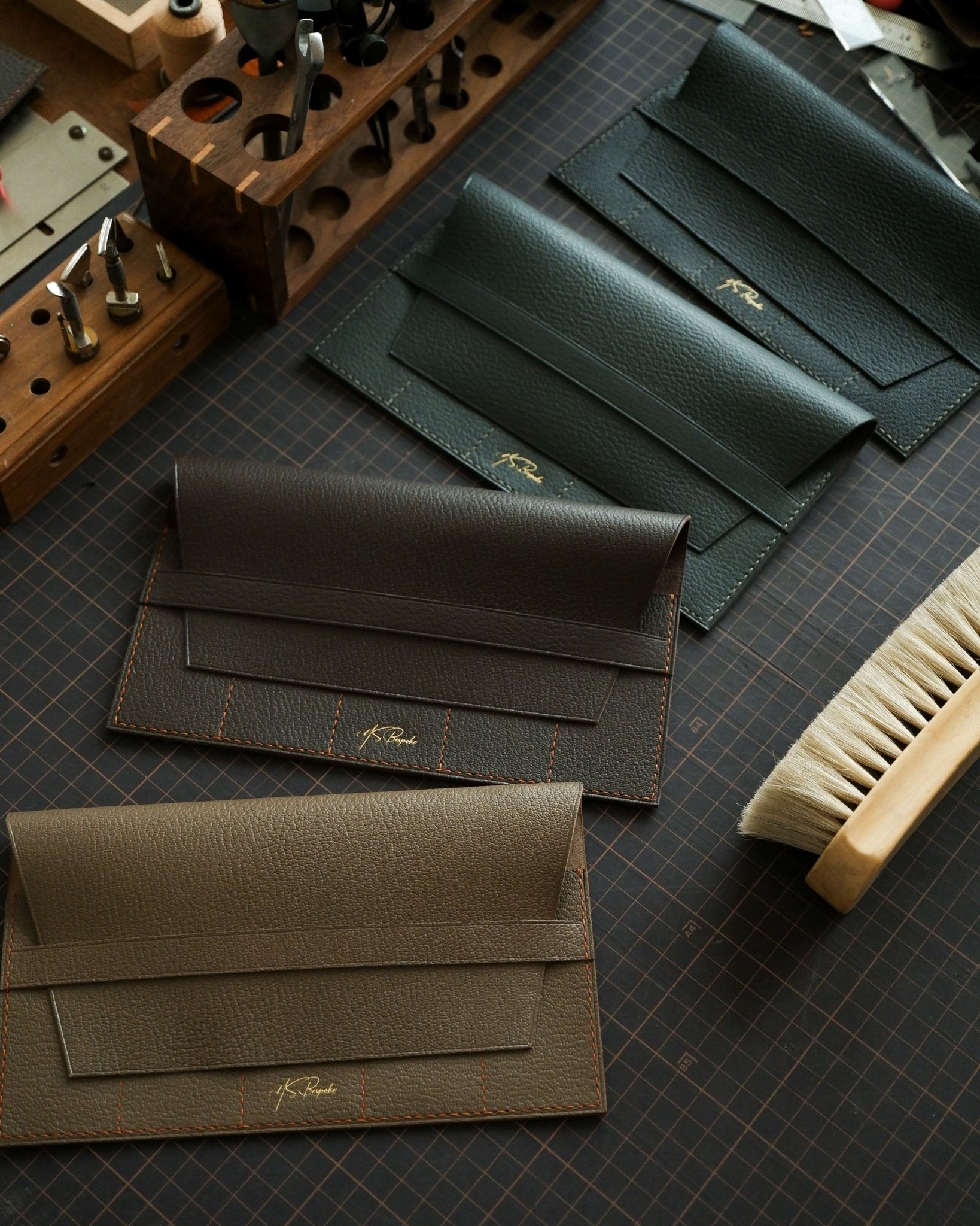 5-Slot Leather Strap Pouch