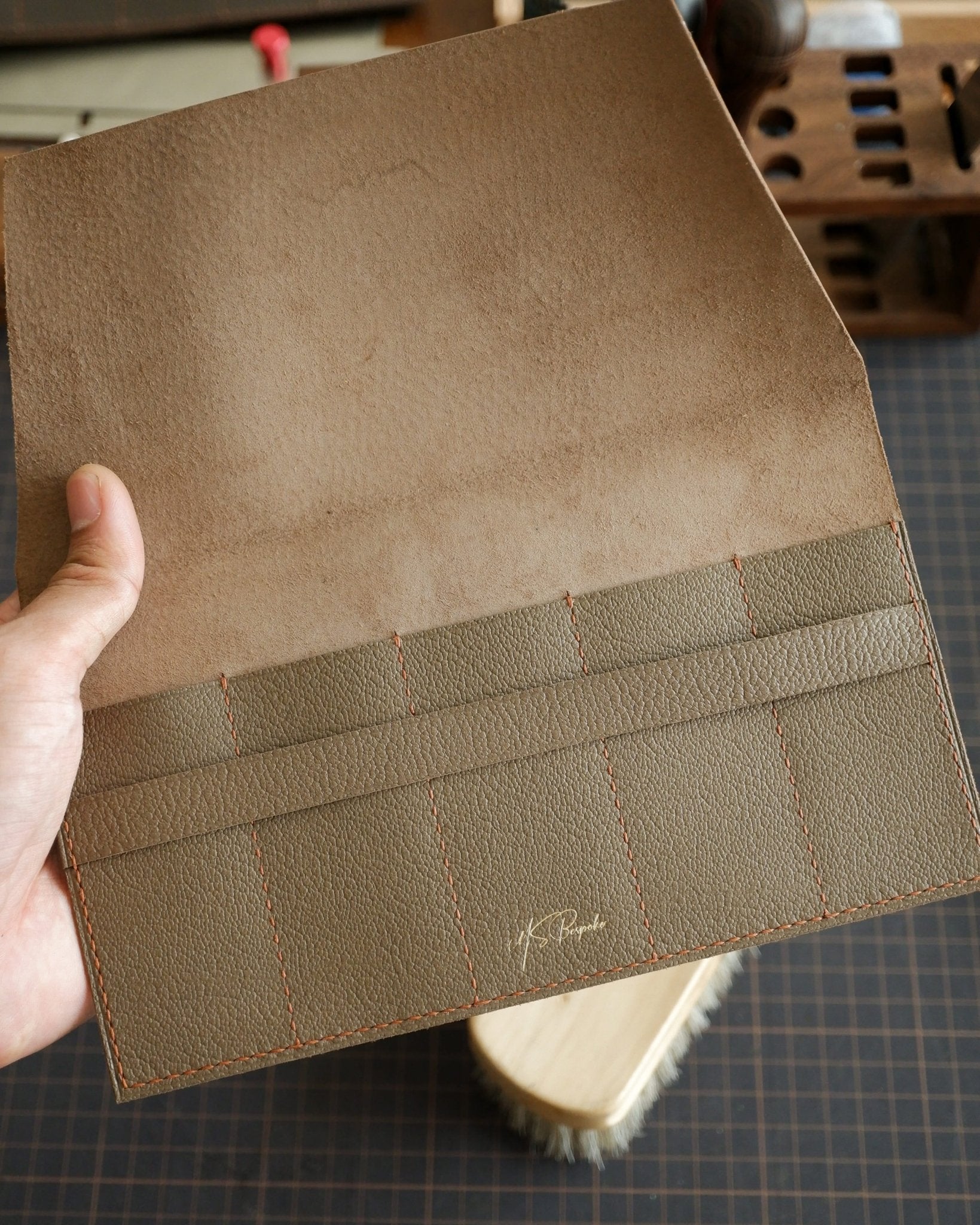 5-Slot Leather Strap Pouch