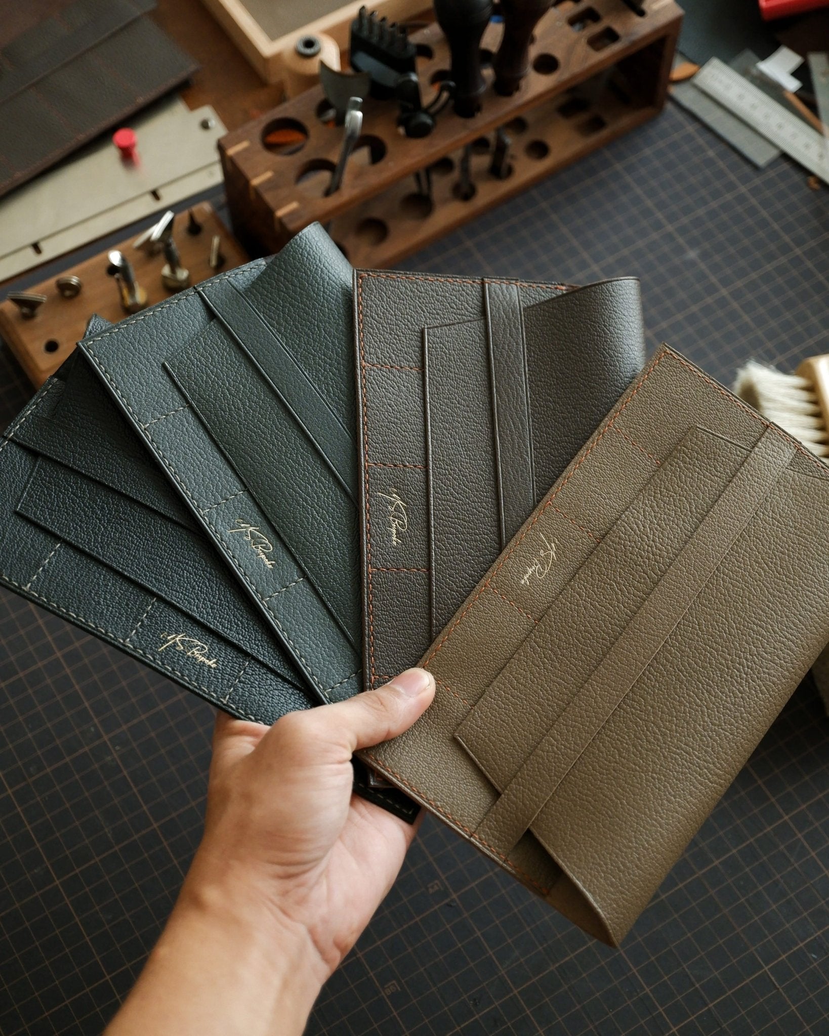 5-Slot Leather Strap Pouch